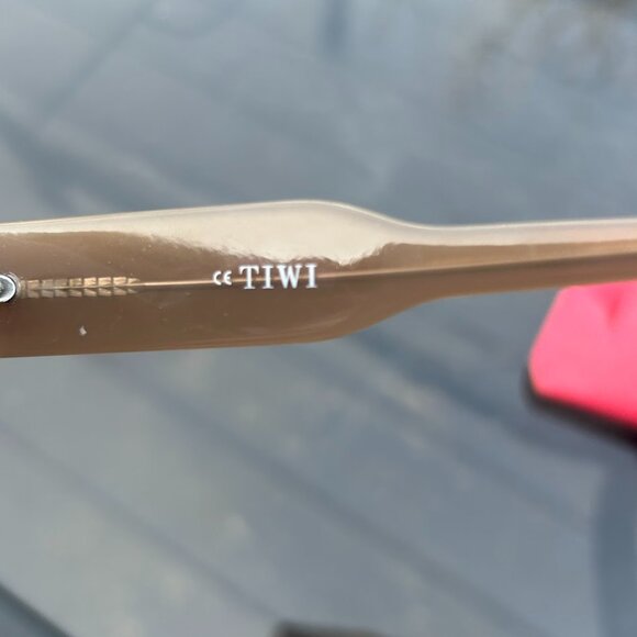 Tiwi Kerr Sunglasses in Shiny Coconut Brown Oversized Statement main image 9